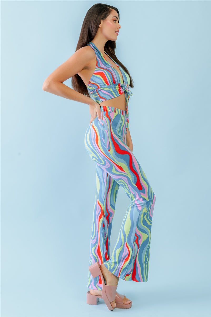 Conjunto de top corto con espalda abierta fruncida y cuello halter con estampado abstracto multicolor y pantalones de cintura alta